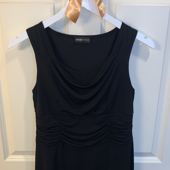 Versatile sleeveless black dress with ruching detail - Picture 1 of 5